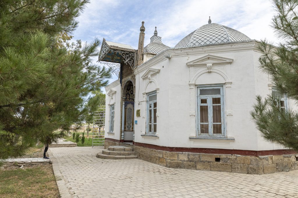 Il palazzo d'estate. Museo delle arti decorative e applicate di Bukhara.
